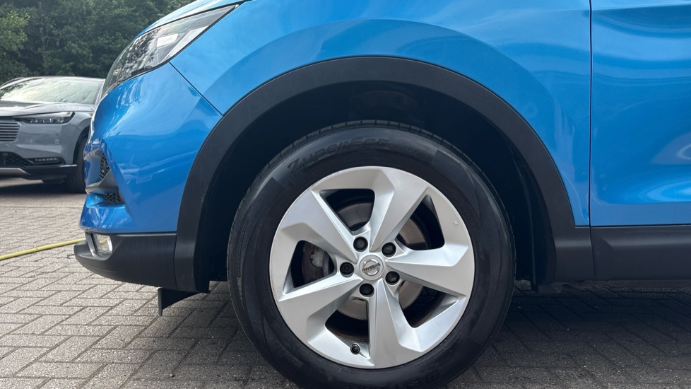 Nissan Qashqai 1.2 DiG-T Acenta 5dr Petrol Hatchback - Image 9