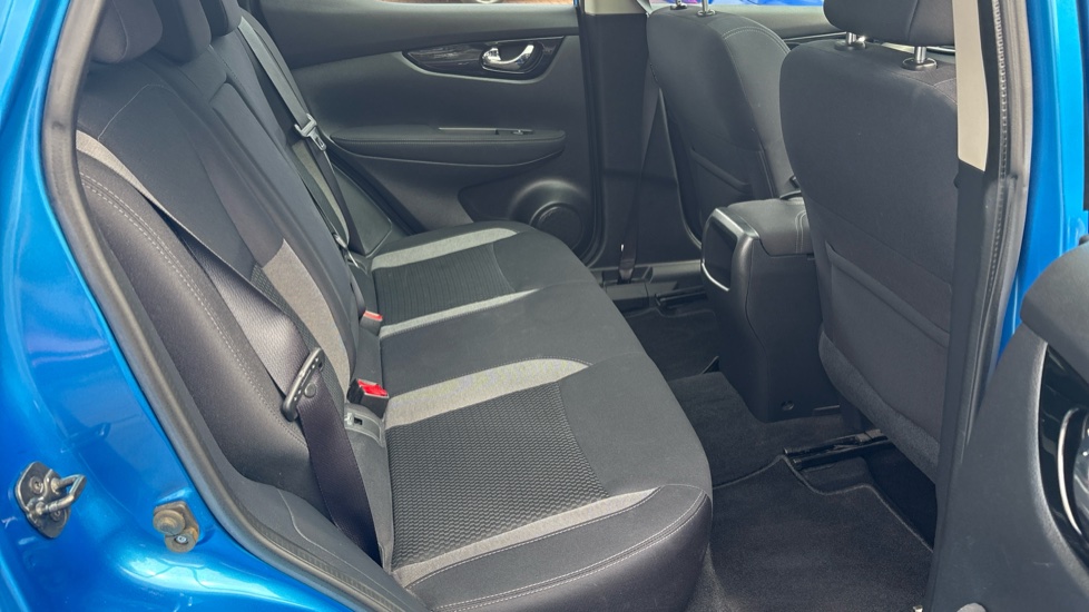 Nissan Qashqai 1.2 DiG-T Acenta 5dr Petrol Hatchback - Image 13