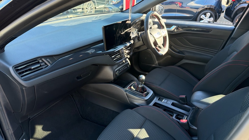 Ford Focus 1.0 EcoBoost ST-Line 5dr Petrol Hatchback - Image 2