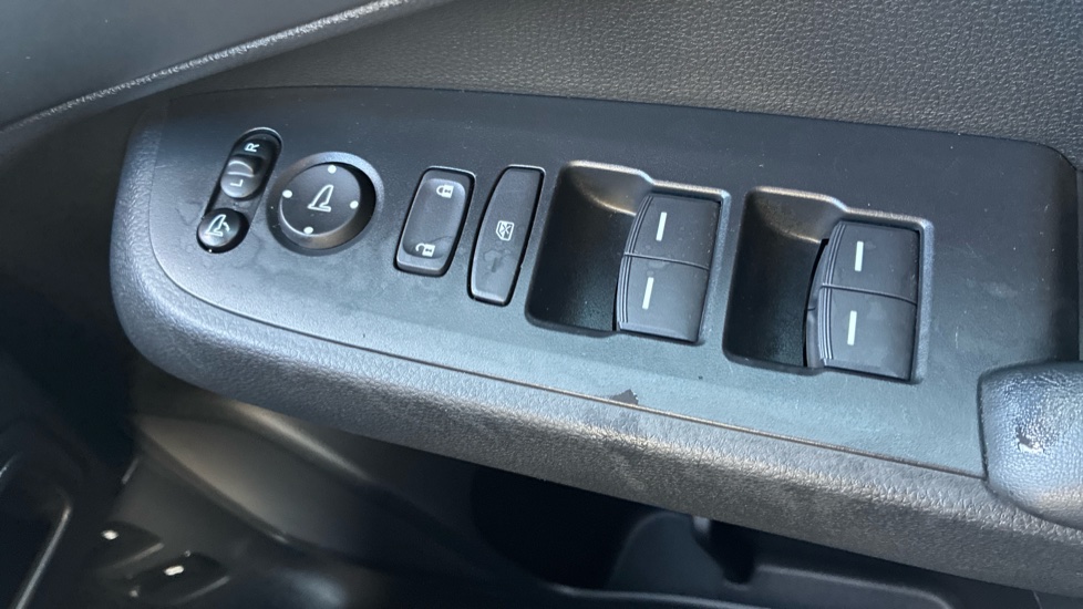 Honda HR-V 1.5 eHEV Elegance 5dr CVT Hybrid Hatchback - Image 18