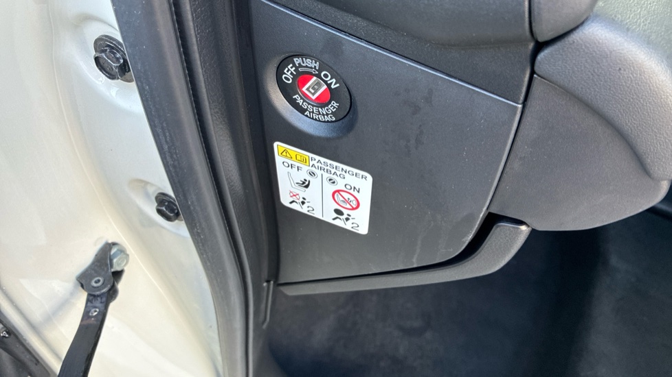 Honda HR-V 1.5 eHEV Elegance 5dr CVT Hybrid Hatchback - Image 30