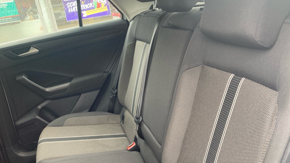 Volkswagen T-Roc 1.5 TSI EVO SE 5dr DSG Petrol Hatchback - Image 8