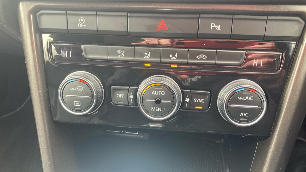Volkswagen T-Roc 1.5 TSI EVO SE 5dr DSG Petrol Hatchback - Image 19