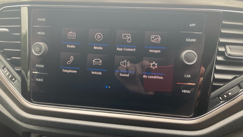 Volkswagen T-Roc 1.5 TSI EVO SE 5dr DSG Petrol Hatchback - Image 23