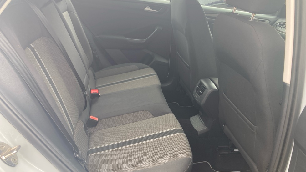Volkswagen T-Roc 1.5 TSI EVO SE 5dr DSG Petrol Hatchback - Image 30