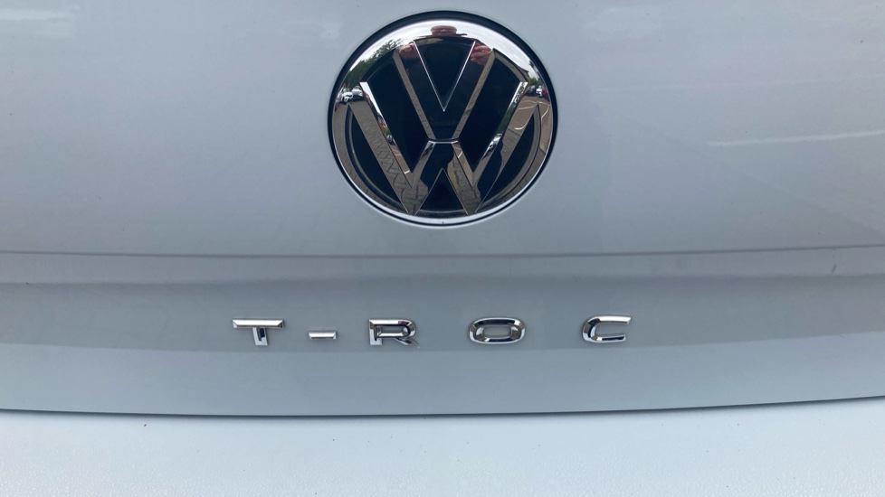 Volkswagen T-Roc 1.5 TSI EVO SE 5dr DSG Petrol Hatchback - Image 35