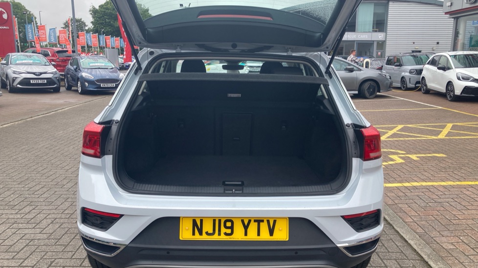 Volkswagen T-Roc 1.5 TSI EVO SE 5dr DSG Petrol Hatchback - Image 36