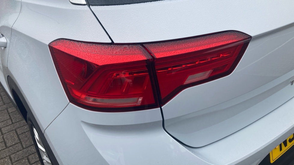 Volkswagen T-Roc 1.5 TSI EVO SE 5dr DSG Petrol Hatchback - Image 37