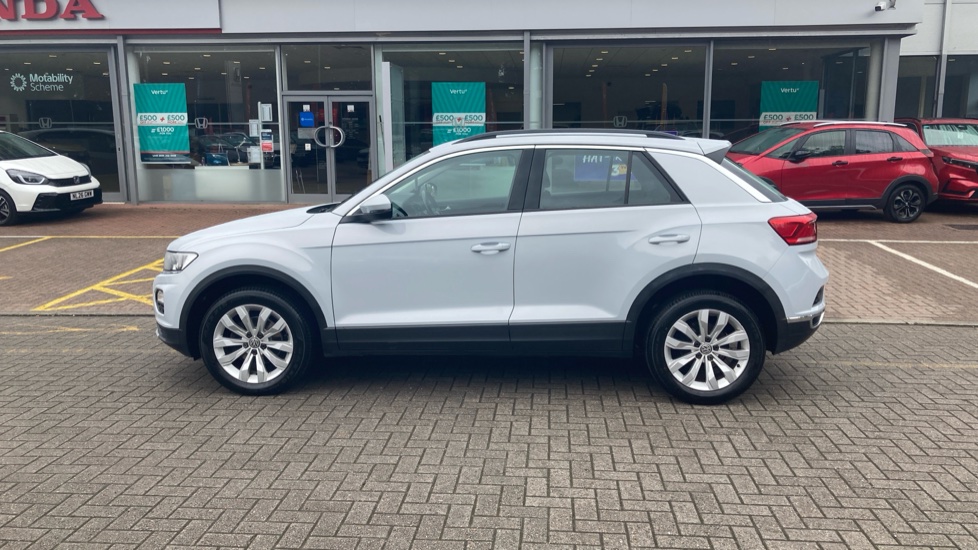 Volkswagen T-Roc 1.5 TSI EVO SE 5dr DSG Petrol Hatchback - Image 38