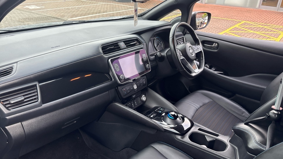 Nissan LEAF 110kW N-Connecta 40kWh 5dr Auto Electric Hatchback - Image 2
