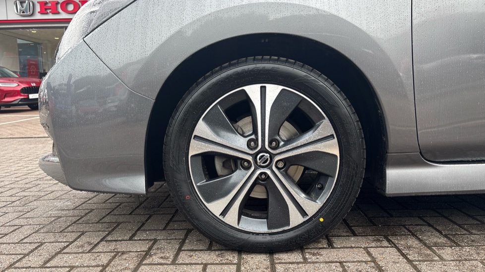 Nissan LEAF 110kW N-Connecta 40kWh 5dr Auto Electric Hatchback - Image 9