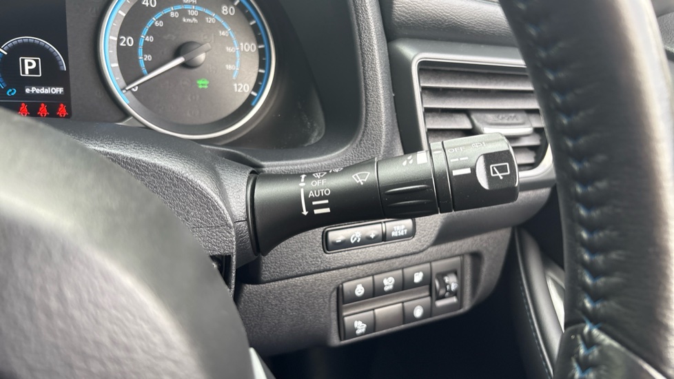 Nissan LEAF 110kW N-Connecta 40kWh 5dr Auto Electric Hatchback - Image 17