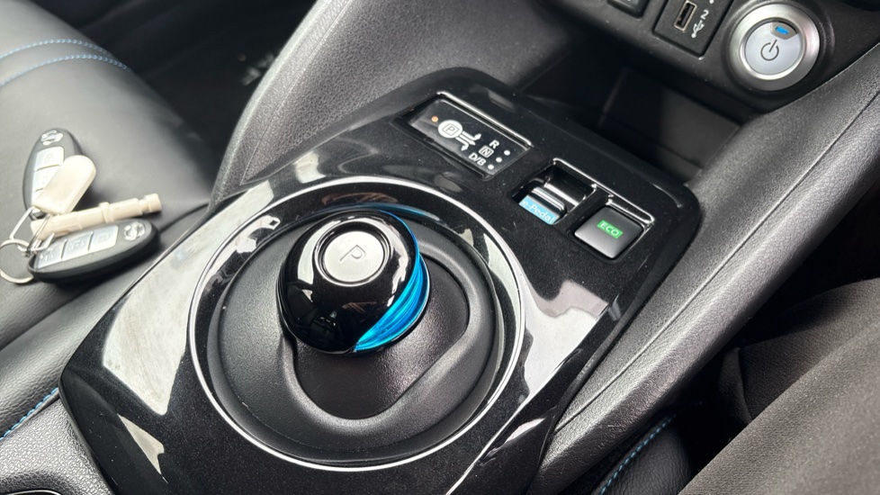 Nissan LEAF 110kW N-Connecta 40kWh 5dr Auto Electric Hatchback - Image 26