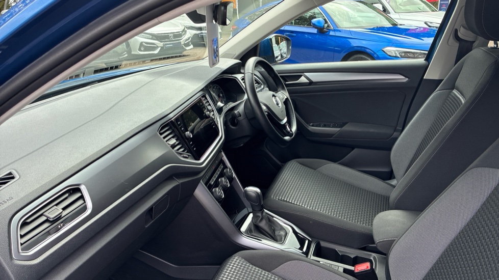 Volkswagen T-Roc 1.5 TSI EVO Active 5dr DSG Petrol Hatchback - Image 2