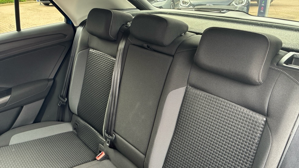 Volkswagen T-Roc 1.5 TSI EVO Active 5dr DSG Petrol Hatchback - Image 8