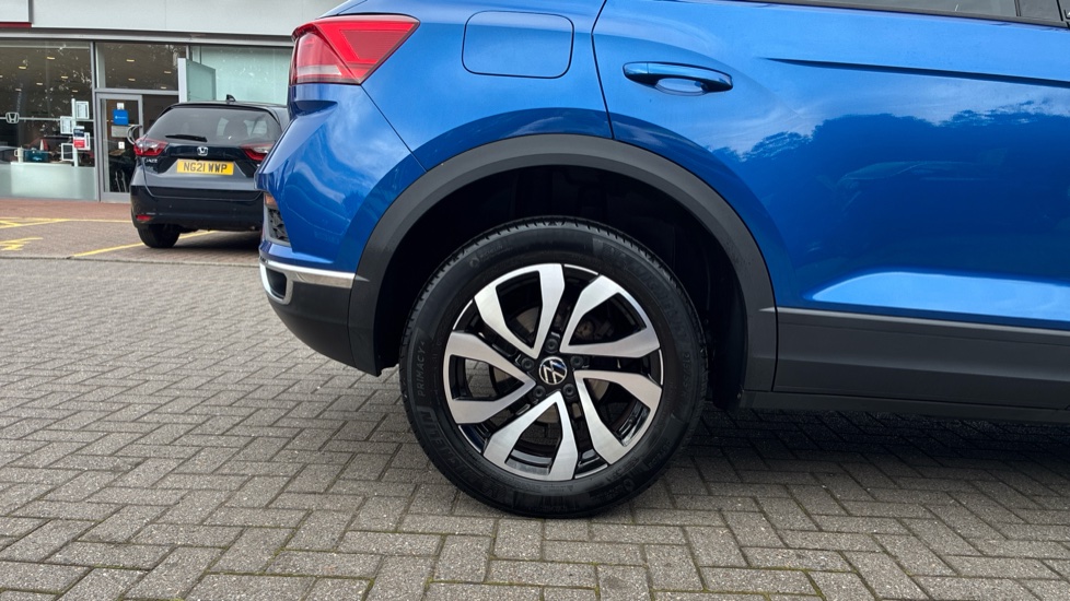 Volkswagen T-Roc 1.5 TSI EVO Active 5dr DSG Petrol Hatchback - Image 9