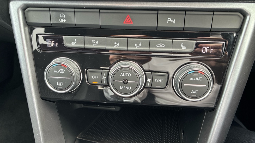 Volkswagen T-Roc 1.5 TSI EVO Active 5dr DSG Petrol Hatchback - Image 21