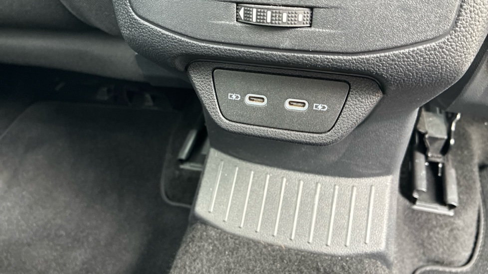 Volkswagen T-Roc 1.5 TSI EVO Active 5dr DSG Petrol Hatchback - Image 27