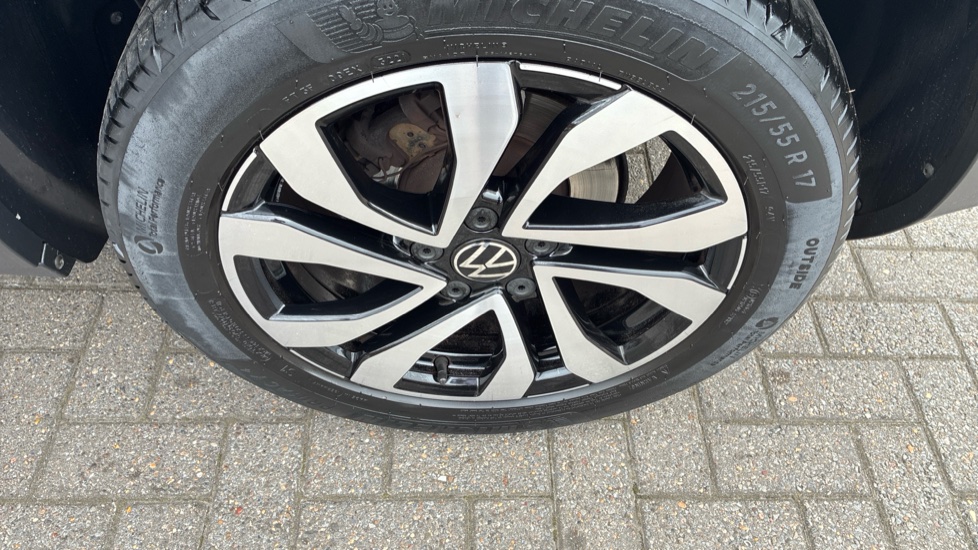 Volkswagen T-Roc 1.5 TSI EVO Active 5dr DSG Petrol Hatchback - Image 34