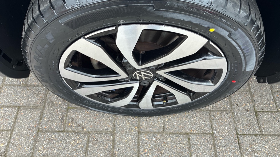 Volkswagen T-Roc 1.5 TSI EVO Active 5dr DSG Petrol Hatchback - Image 35
