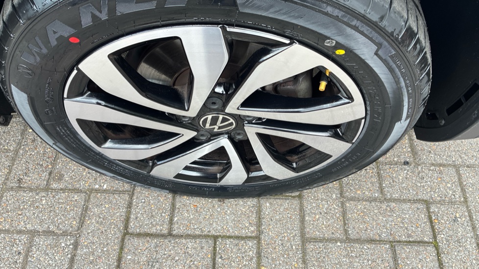 Volkswagen T-Roc 1.5 TSI EVO Active 5dr DSG Petrol Hatchback - Image 36