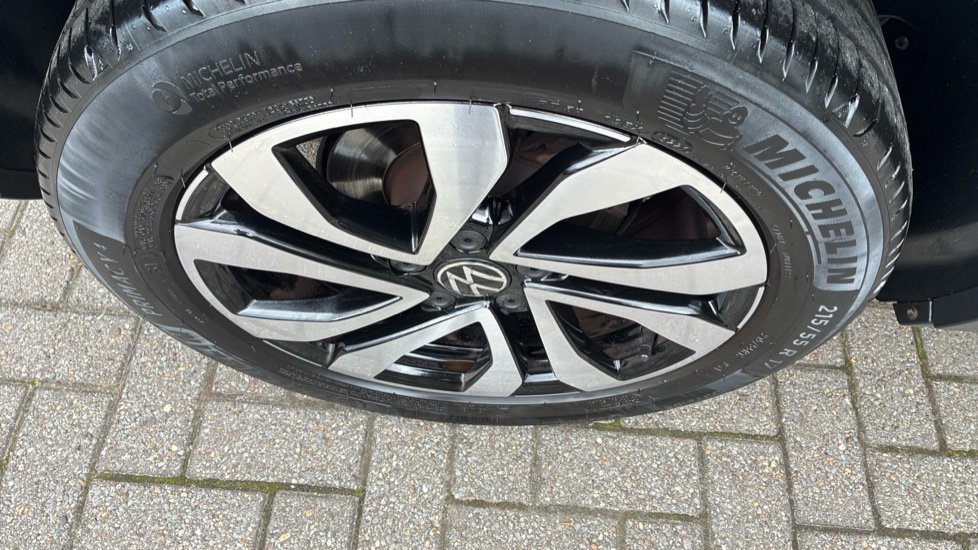 Volkswagen T-Roc 1.5 TSI EVO Active 5dr DSG Petrol Hatchback - Image 37