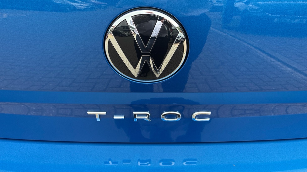 Volkswagen T-Roc 1.5 TSI EVO Active 5dr DSG Petrol Hatchback - Image 40