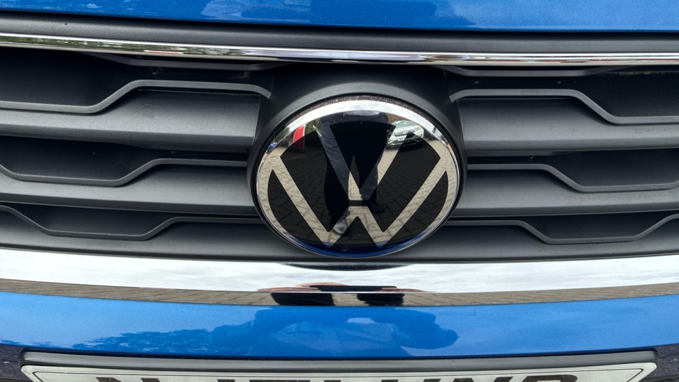 Volkswagen T-Roc 1.5 TSI EVO Active 5dr DSG Petrol Hatchback - Image 42