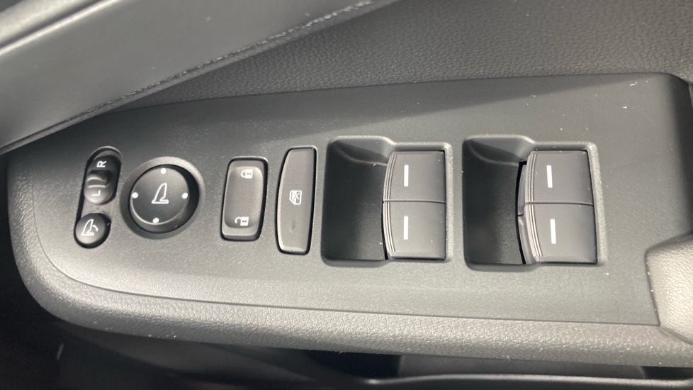 Honda HR-V 1.5 eHEV Elegance 5dr CVT Hybrid Hatchback - Image 13