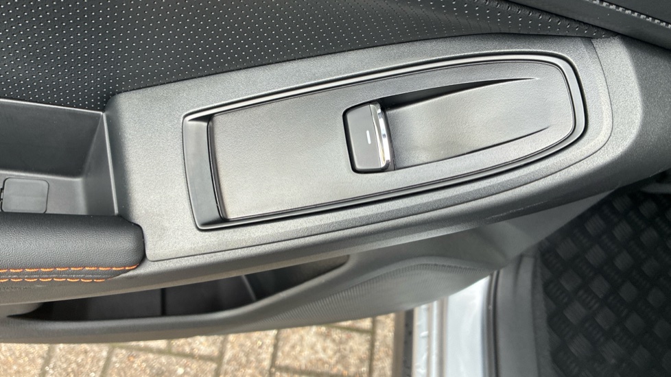 Subaru XV 2.0i e-Boxer SE Premium 5dr Lineartronic Hybrid Hatchback - Image 28