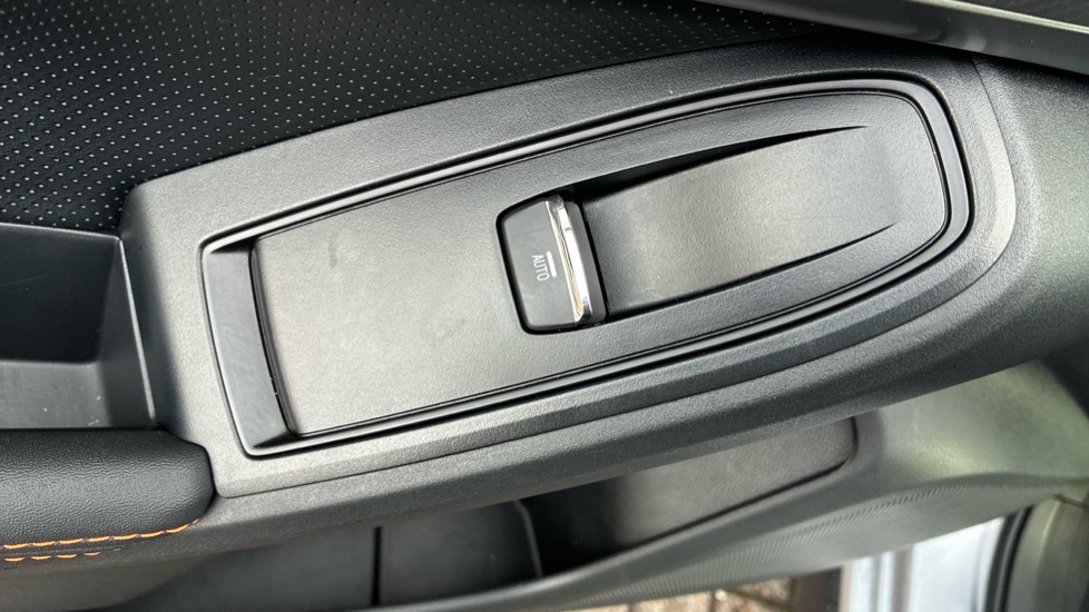 Subaru XV 2.0i e-Boxer SE Premium 5dr Lineartronic Hybrid Hatchback - Image 30
