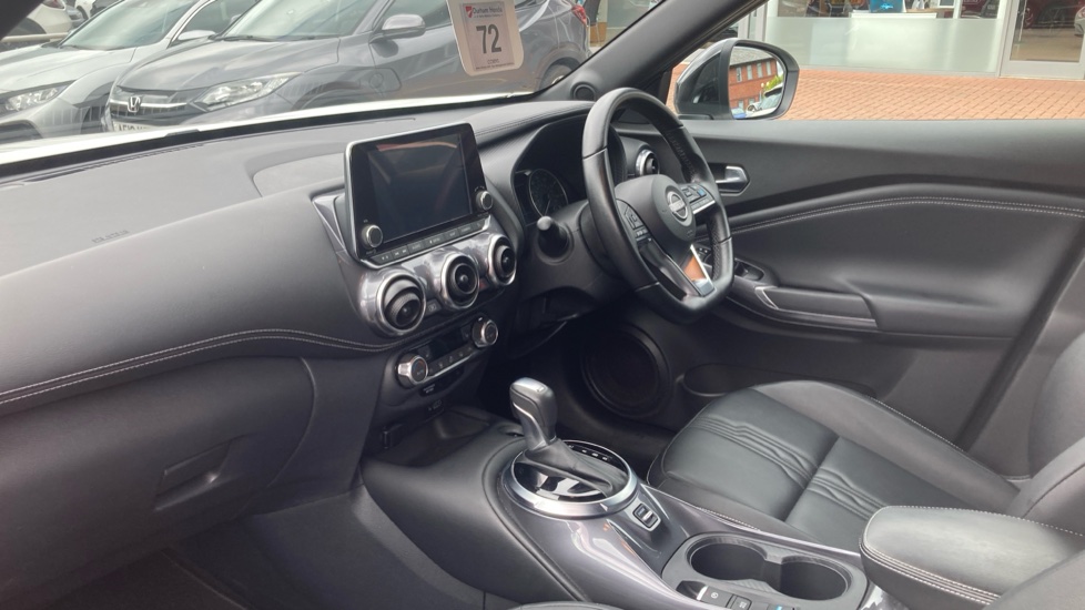 Nissan Juke 1.6 Hybrid Tekna 5dr Auto Hybrid Hatchback - Image 2