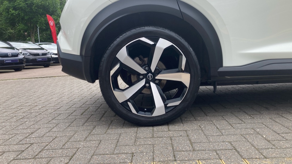 Nissan Juke 1.6 Hybrid Tekna 5dr Auto Hybrid Hatchback - Image 9
