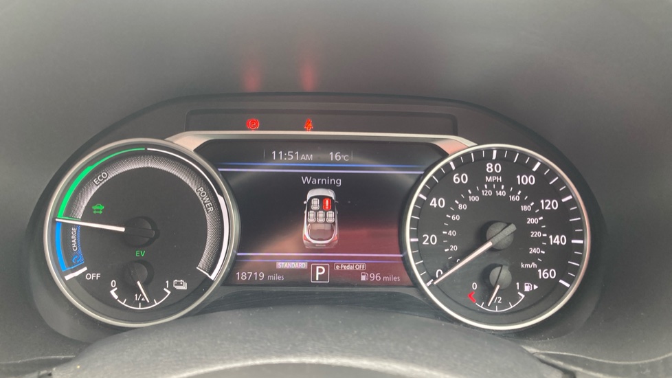 Nissan Juke 1.6 Hybrid Tekna 5dr Auto Hybrid Hatchback - Image 11