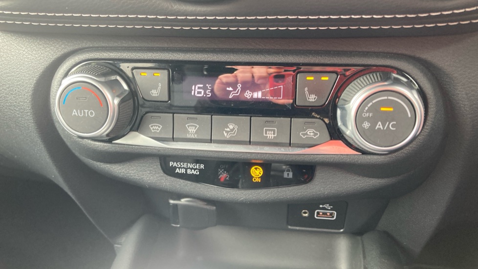 Nissan Juke 1.6 Hybrid Tekna 5dr Auto Hybrid Hatchback - Image 15