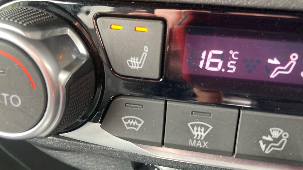 Nissan Juke 1.6 Hybrid Tekna 5dr Auto Hybrid Hatchback - Image 16