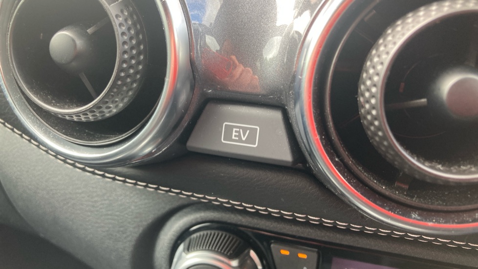 Nissan Juke 1.6 Hybrid Tekna 5dr Auto Hybrid Hatchback - Image 28