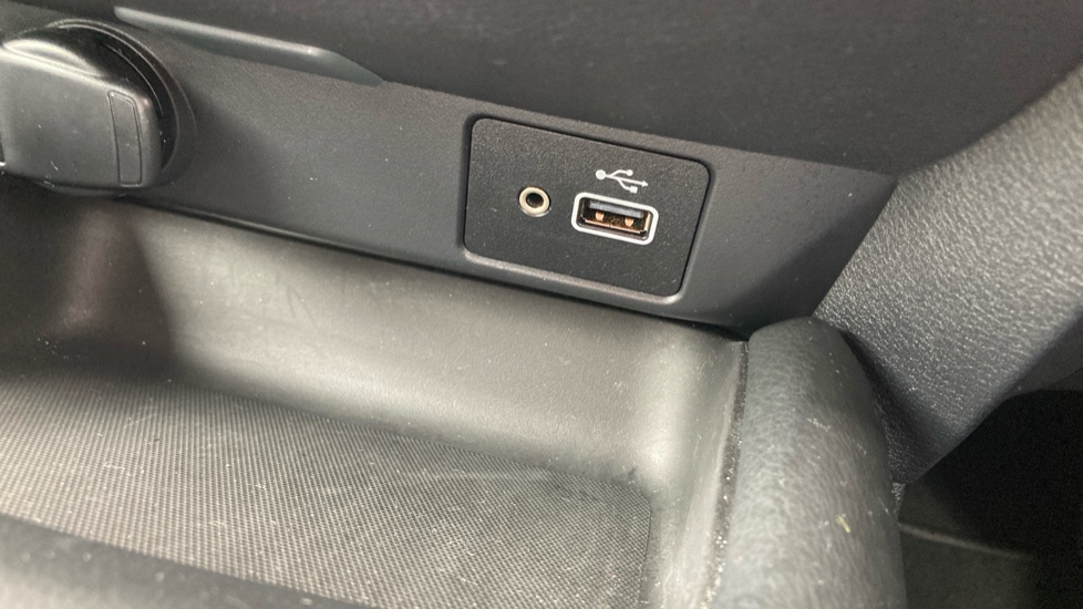 Nissan Juke 1.6 Hybrid Tekna 5dr Auto Hybrid Hatchback - Image 29