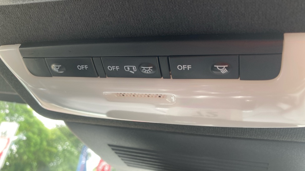 Nissan Juke 1.6 Hybrid Tekna 5dr Auto Hybrid Hatchback - Image 33