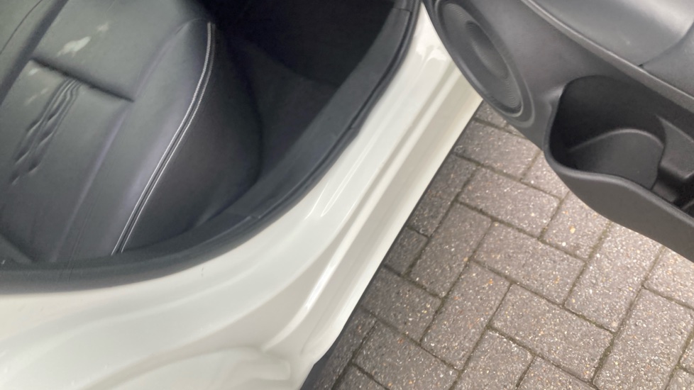 Nissan Juke 1.6 Hybrid Tekna 5dr Auto Hybrid Hatchback - Image 39