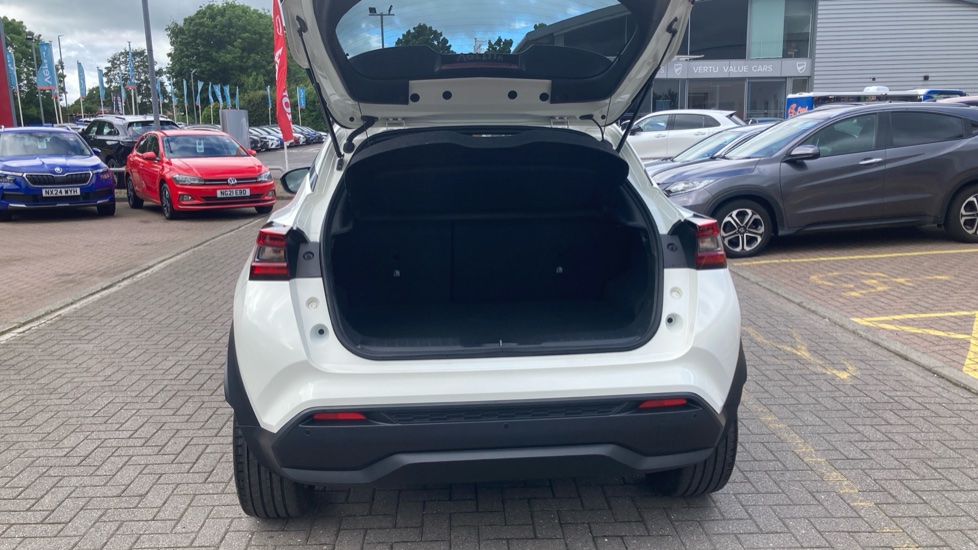 Nissan Juke 1.6 Hybrid Tekna 5dr Auto Hybrid Hatchback - Image 43
