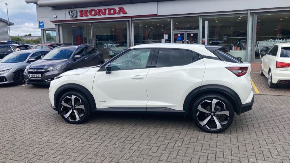 Nissan Juke 1.6 Hybrid Tekna 5dr Auto Hybrid Hatchback - Image 44