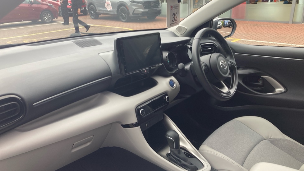 Toyota Yaris 1.5 Hybrid Excel 5dr CVT Hybrid Hatchback - Image 2