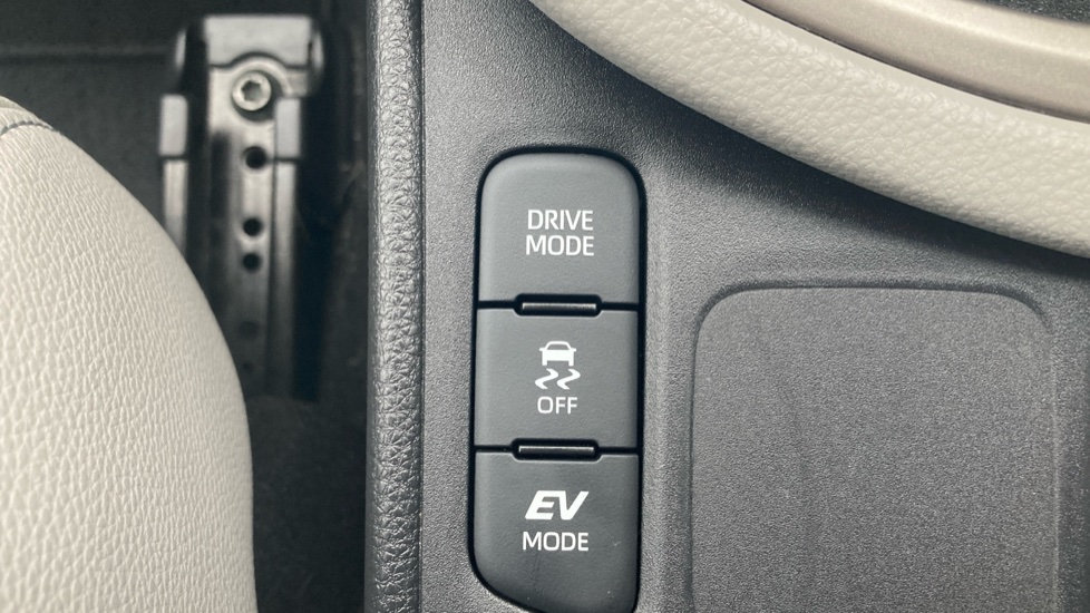 Toyota Yaris 1.5 Hybrid Excel 5dr CVT Hybrid Hatchback - Image 15