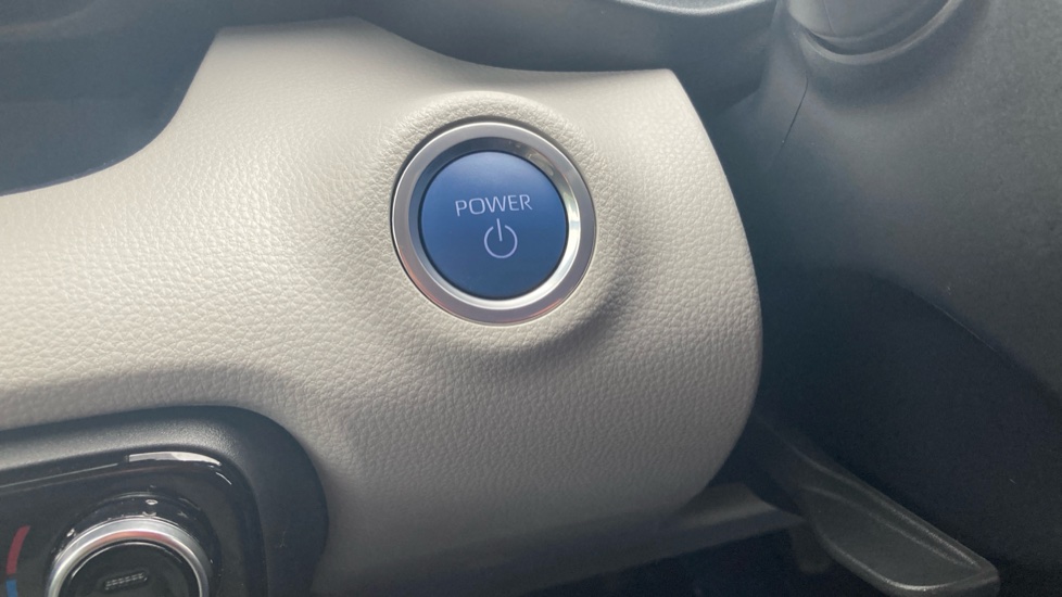 Toyota Yaris 1.5 Hybrid Excel 5dr CVT Hybrid Hatchback - Image 17