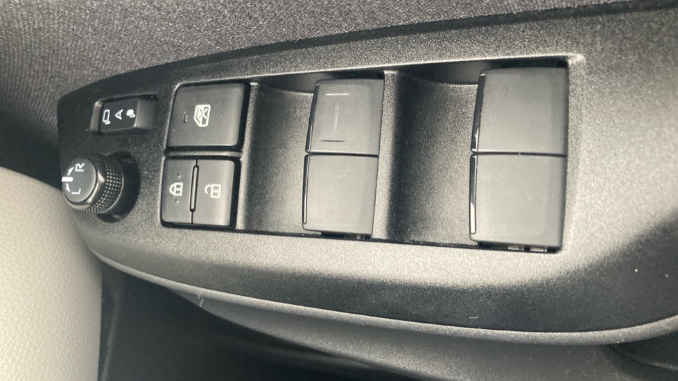 Toyota Yaris 1.5 Hybrid Excel 5dr CVT Hybrid Hatchback - Image 19