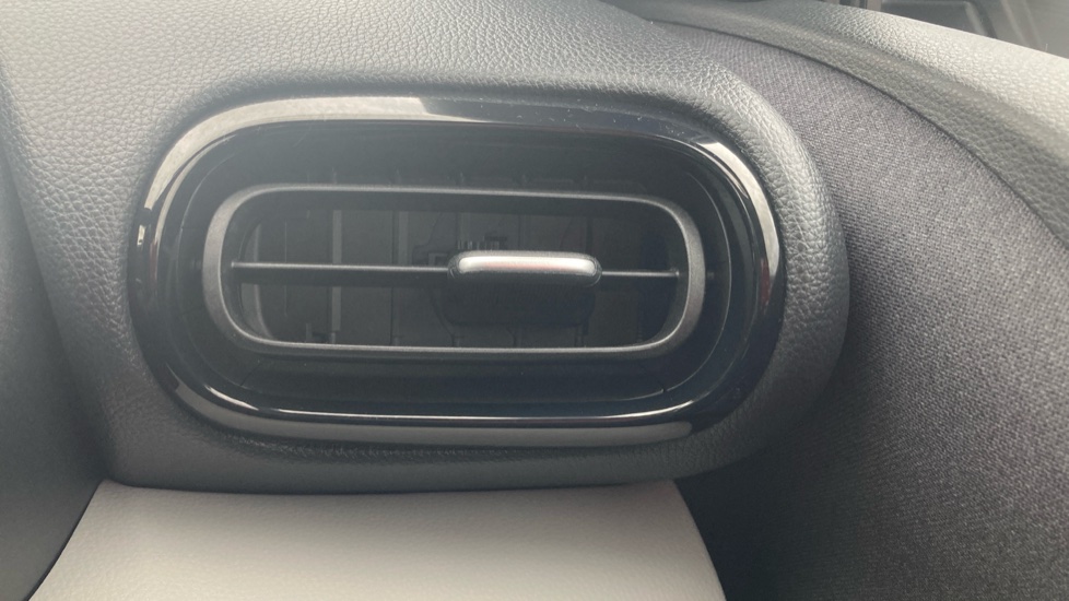 Toyota Yaris 1.5 Hybrid Excel 5dr CVT Hybrid Hatchback - Image 20