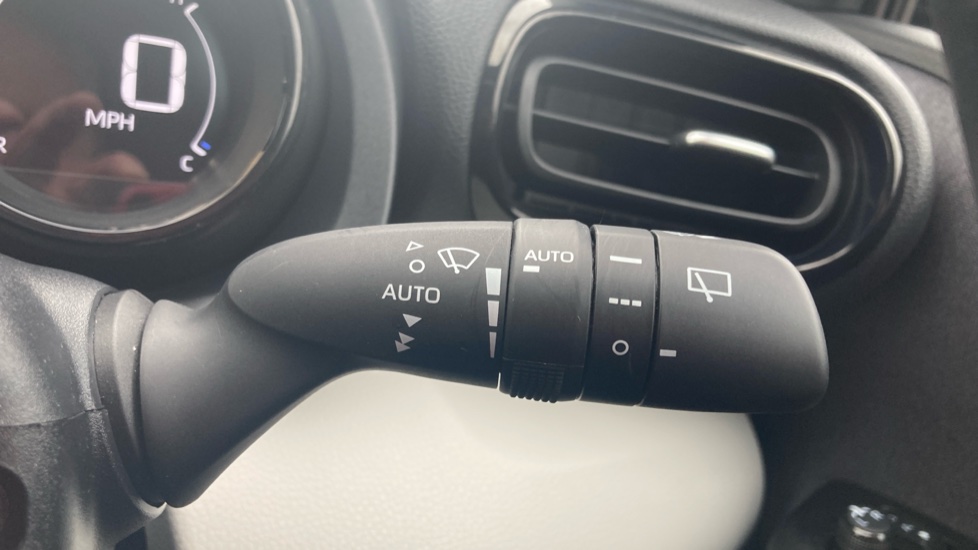 Toyota Yaris 1.5 Hybrid Excel 5dr CVT Hybrid Hatchback - Image 21