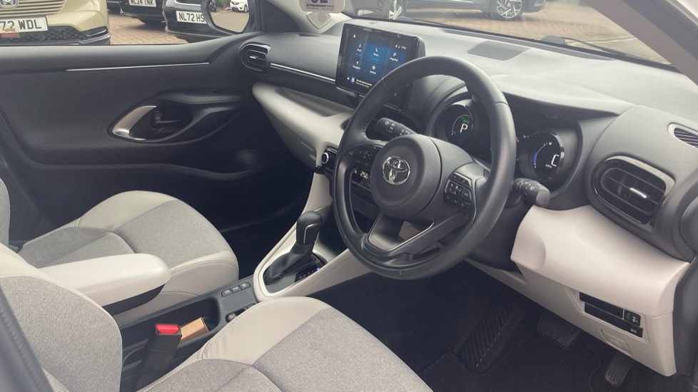 Toyota Yaris 1.5 Hybrid Excel 5dr CVT Hybrid Hatchback - Image 28