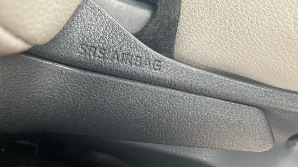 Toyota Yaris 1.5 Hybrid Excel 5dr CVT Hybrid Hatchback - Image 30